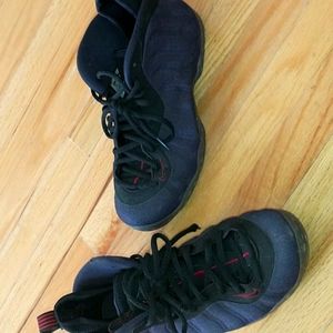 Tennis shoes